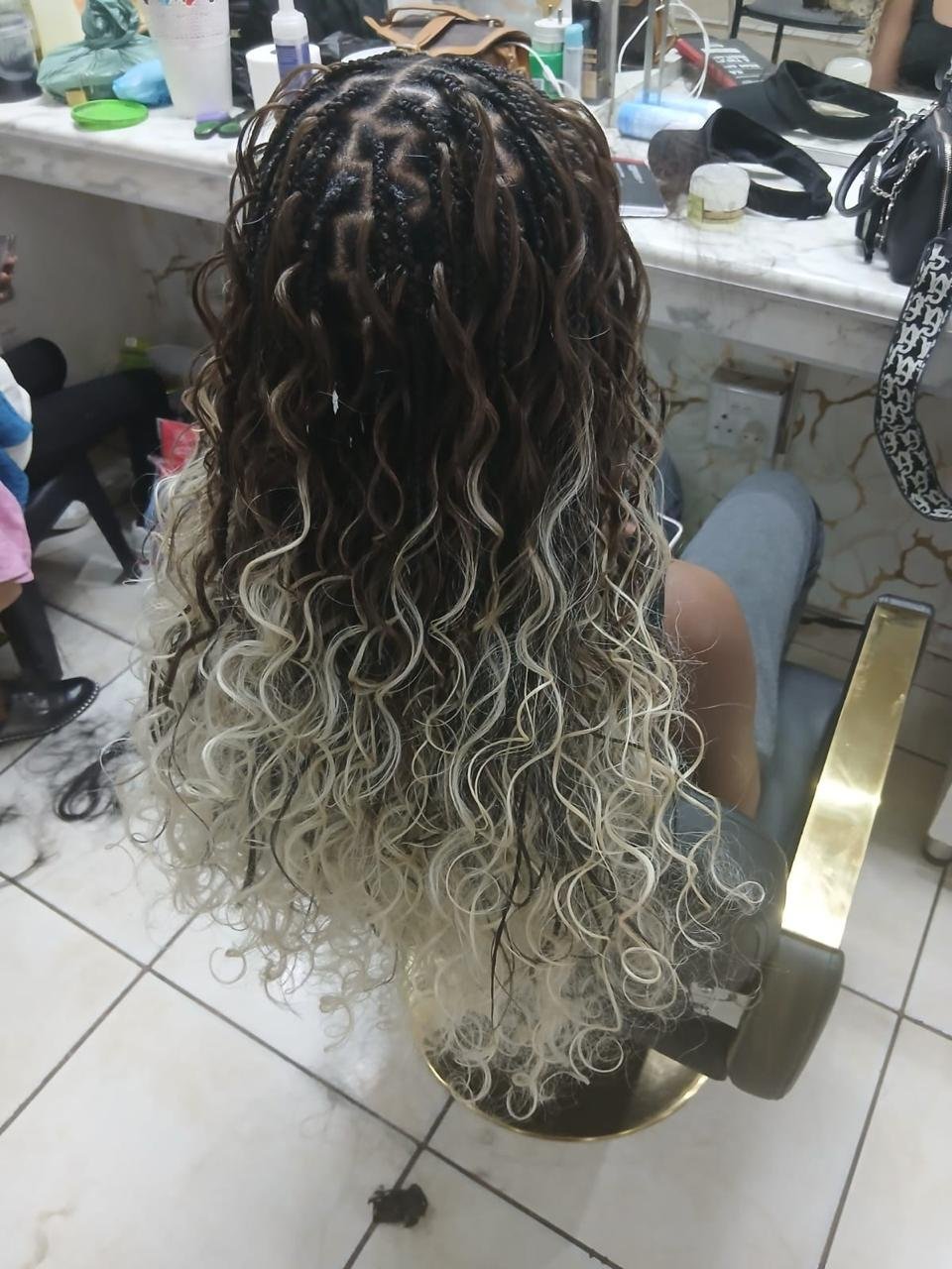 Knotless braids with curls